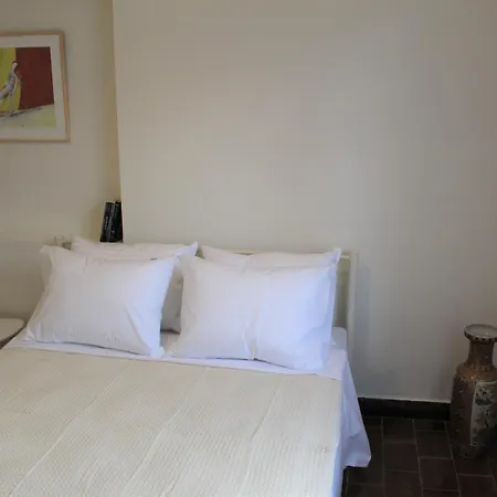 Postman's House アパート Doukádes