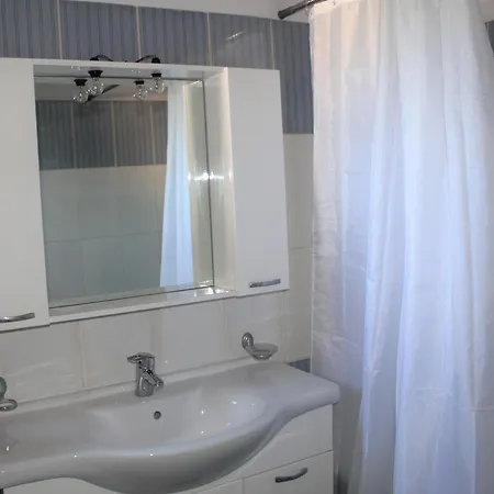 Postman's House アパート Doukádes