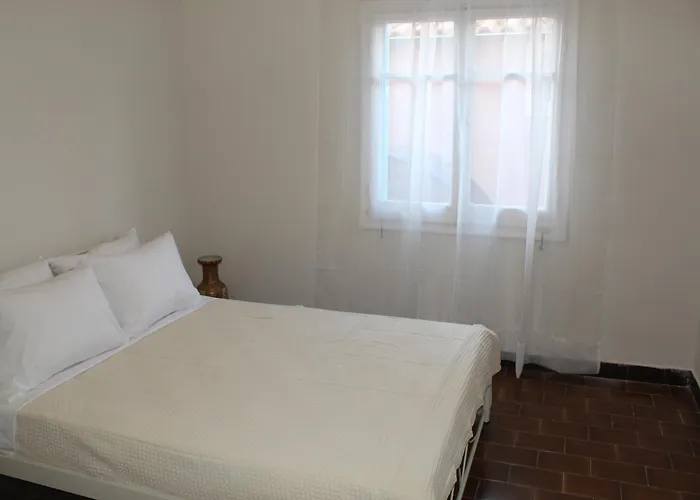 Postman's House * Doukádes